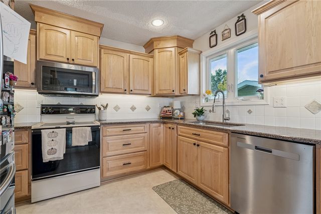 1590 17th Avenue, Marion, IA 52302