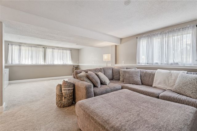 1590 17th Avenue, Marion, IA 52302