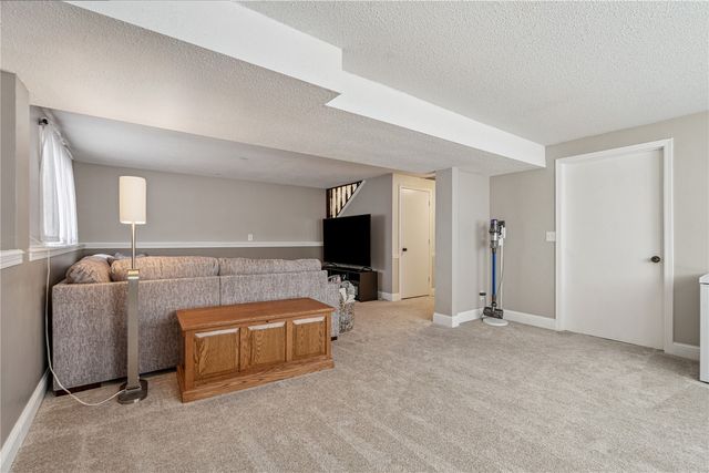 1590 17th Avenue, Marion, IA 52302