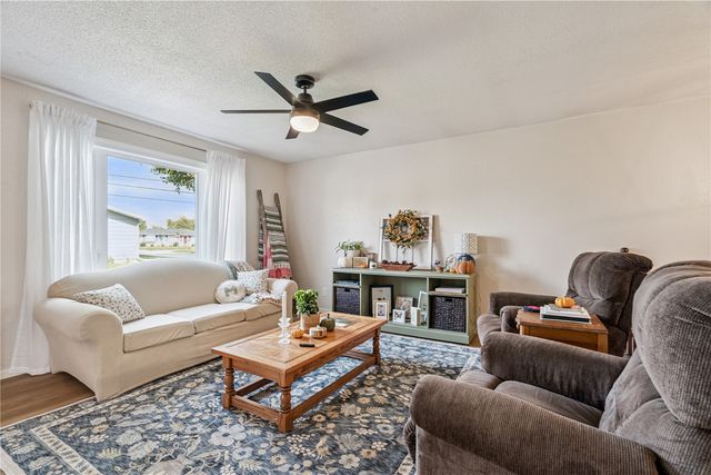 1590 17th Avenue, Marion, IA 52302