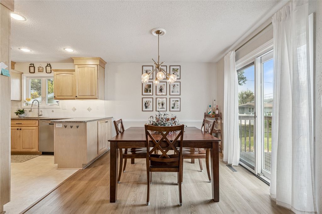 1590 17th Avenue, Marion, IA 52302