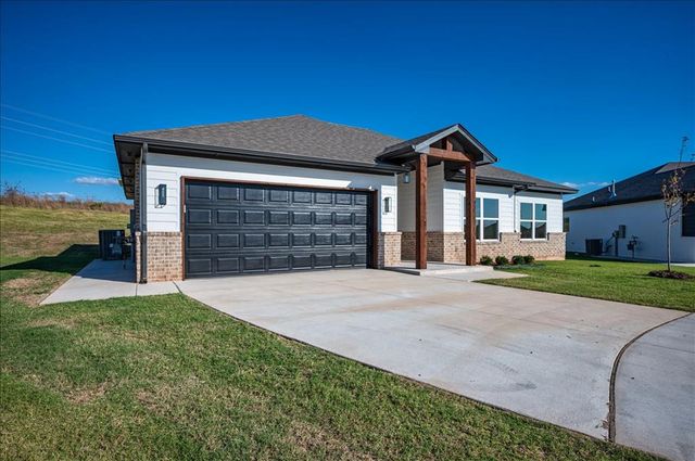1237 E Stetson Lane, Mustang, OK 73064