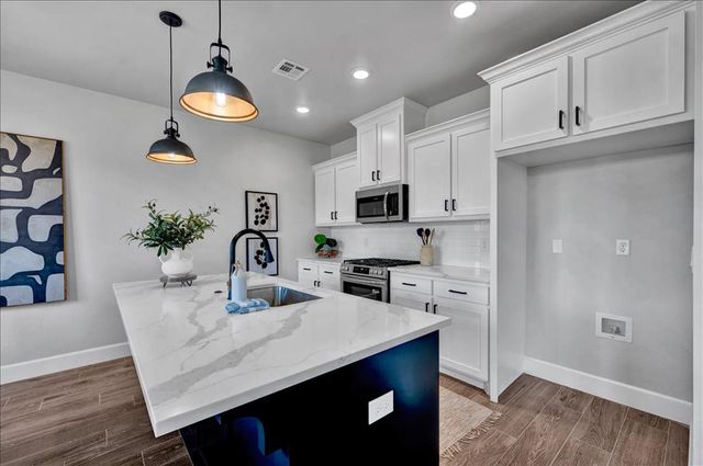 1237 E Stetson Lane, Mustang, OK 73064