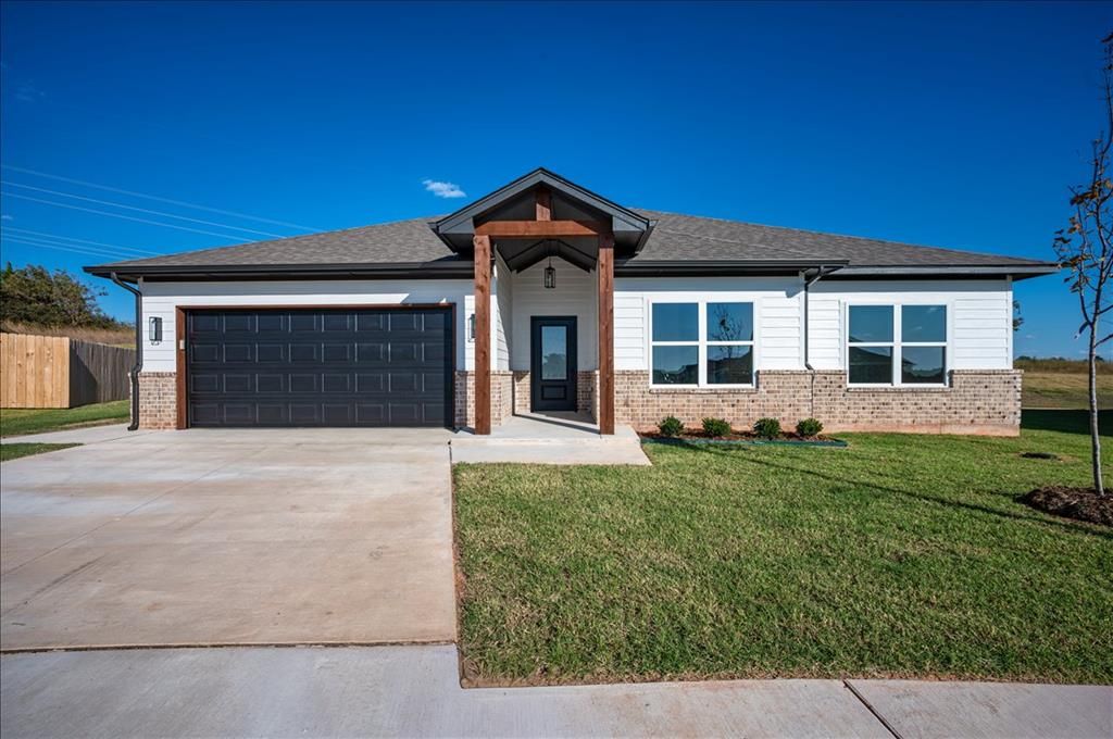1237 E Stetson Lane, Mustang, OK 73064