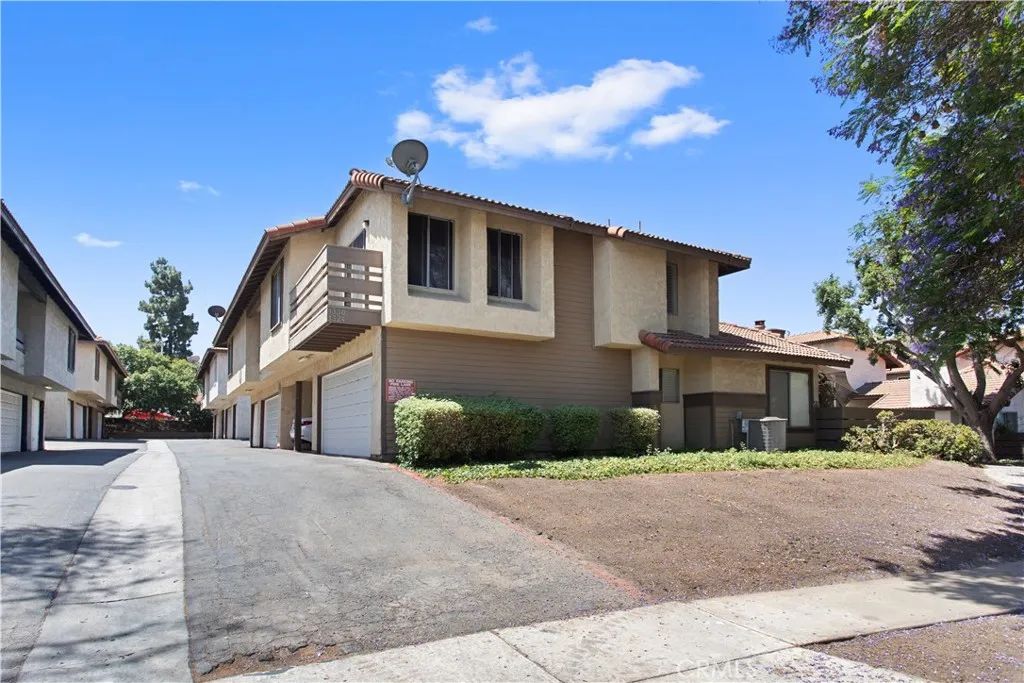 1324 Brentwood B, Corona, CA 92882