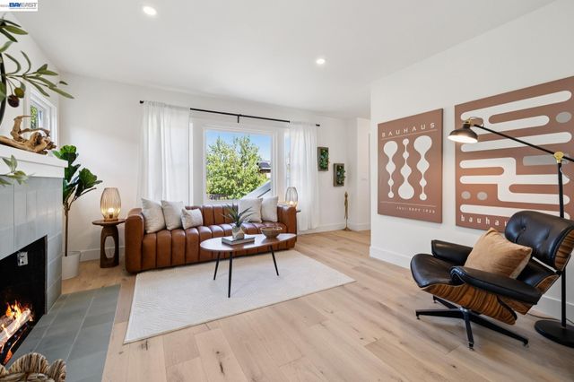 3039 HALCYON COURT, Berkeley, CA 94705