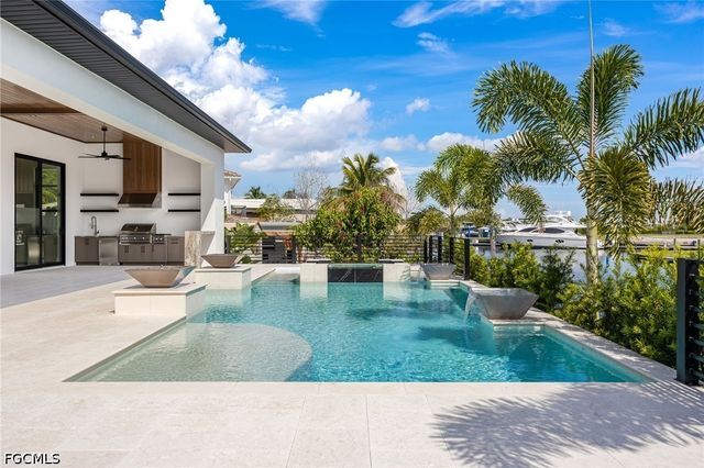 111 Montrose DR, Fort Myers, FL 33919