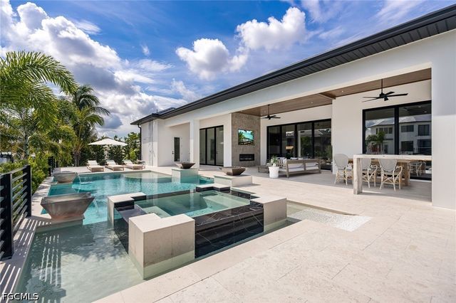 111 Montrose DR, Fort Myers, FL 33919