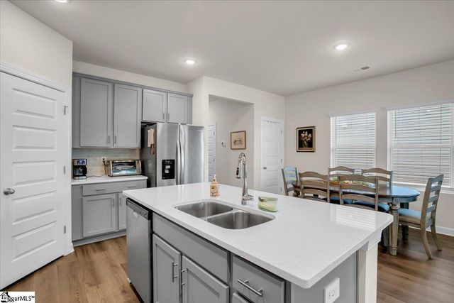 207 Yellowstone Trail, Gray Court, SC 29645