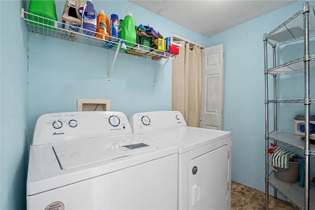 250 Vanderbilt St, Fairfax, IA 52228