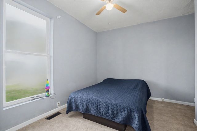 250 Vanderbilt St, Fairfax, IA 52228