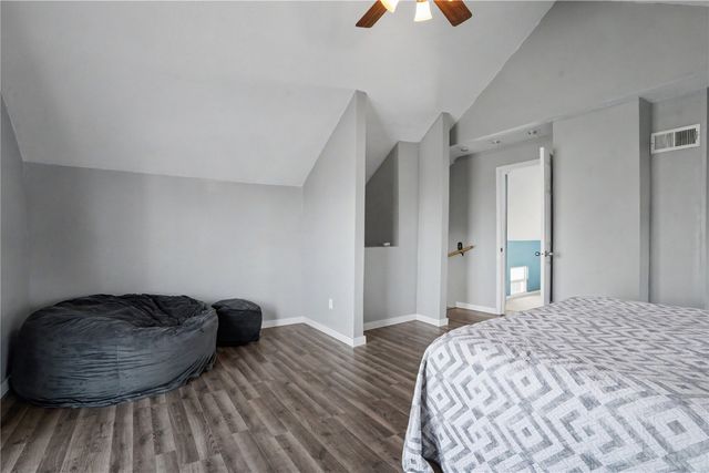 250 Vanderbilt St, Fairfax, IA 52228