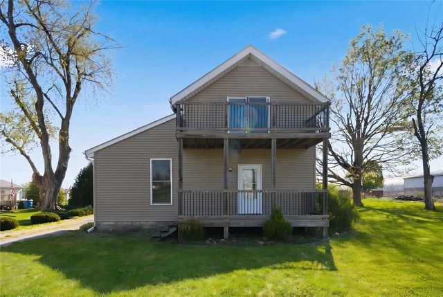 250 Vanderbilt St, Fairfax, IA 52228