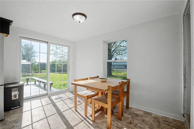250 Vanderbilt St, Fairfax, IA 52228