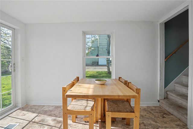 250 Vanderbilt St, Fairfax, IA 52228
