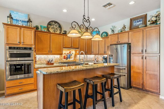 1608 N Buttes Drive, Green Valley, AZ 85614