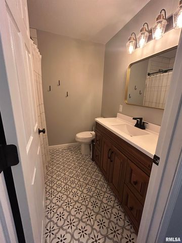 1 SARAH Avenue, Springfield, IL 62703