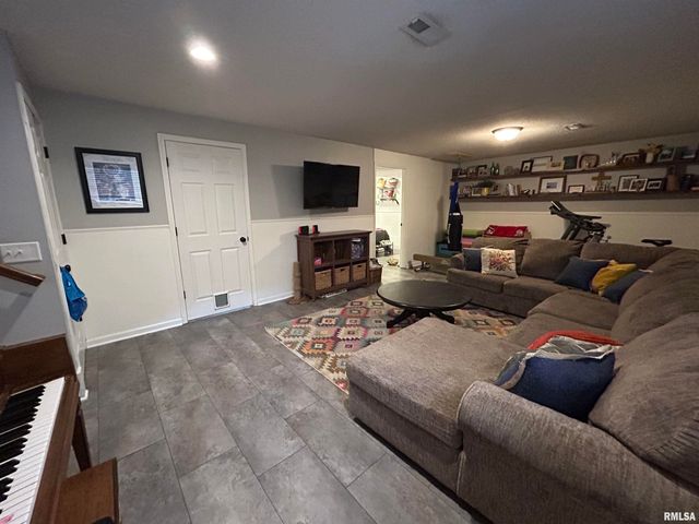 1 SARAH Avenue, Springfield, IL 62703