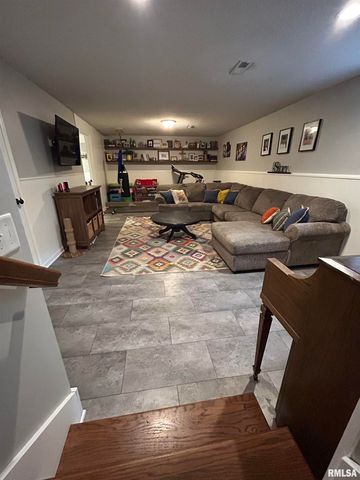 1 SARAH Avenue, Springfield, IL 62703