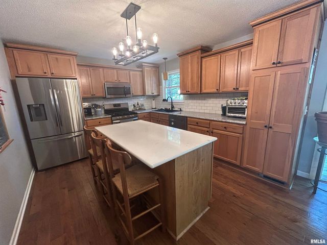 1 SARAH Avenue, Springfield, IL 62703