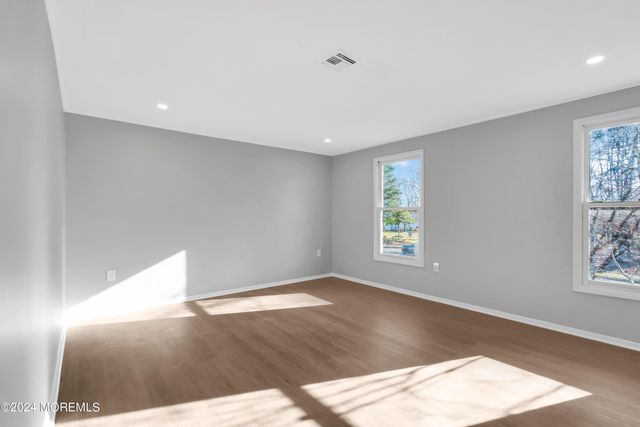 6 Afton Road, Jackson, NJ 08527