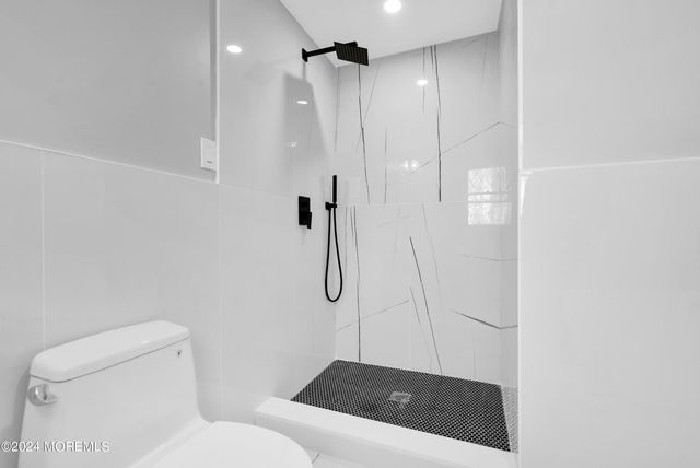 6 Afton Road, Jackson, NJ 08527