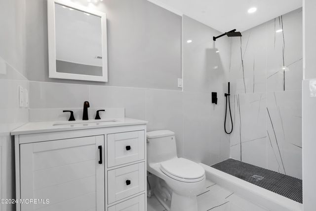 6 Afton Road, Jackson, NJ 08527