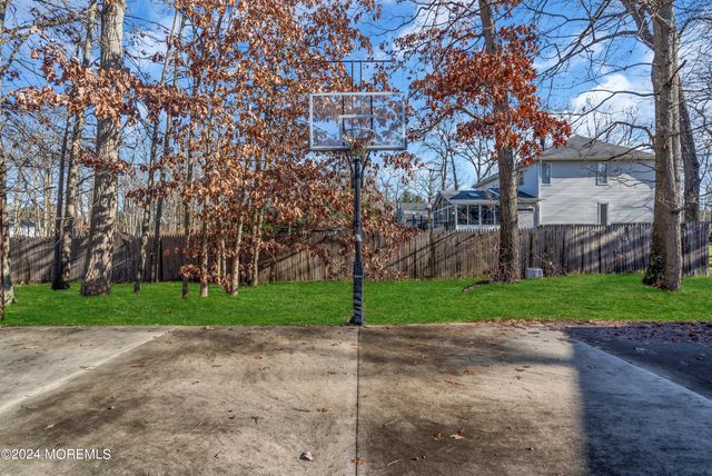 6 Afton Road, Jackson, NJ 08527