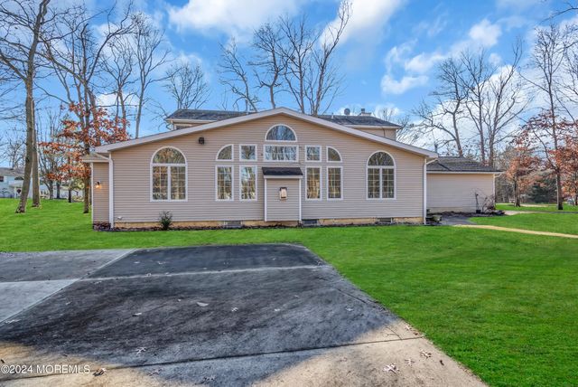 6 Afton Road, Jackson, NJ 08527