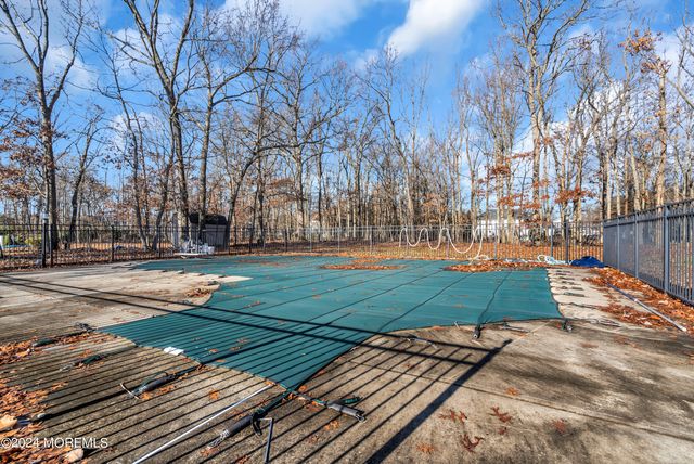 6 Afton Road, Jackson, NJ 08527