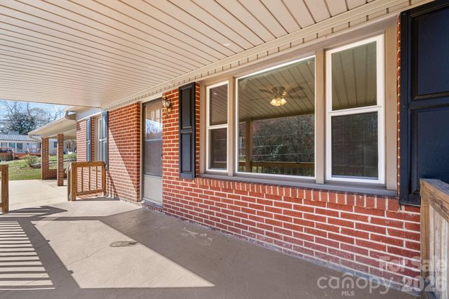 228 Holly Street, Hudson, NC 28638