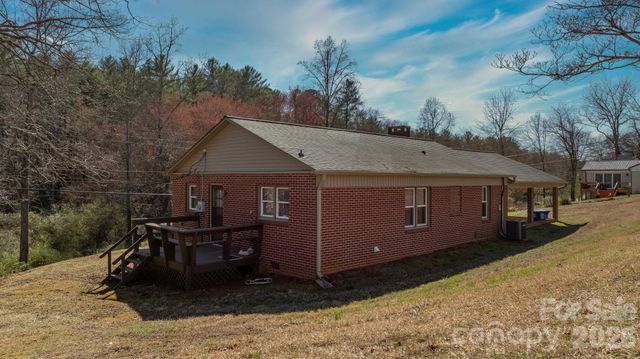 228 Holly Street, Hudson, NC 28638