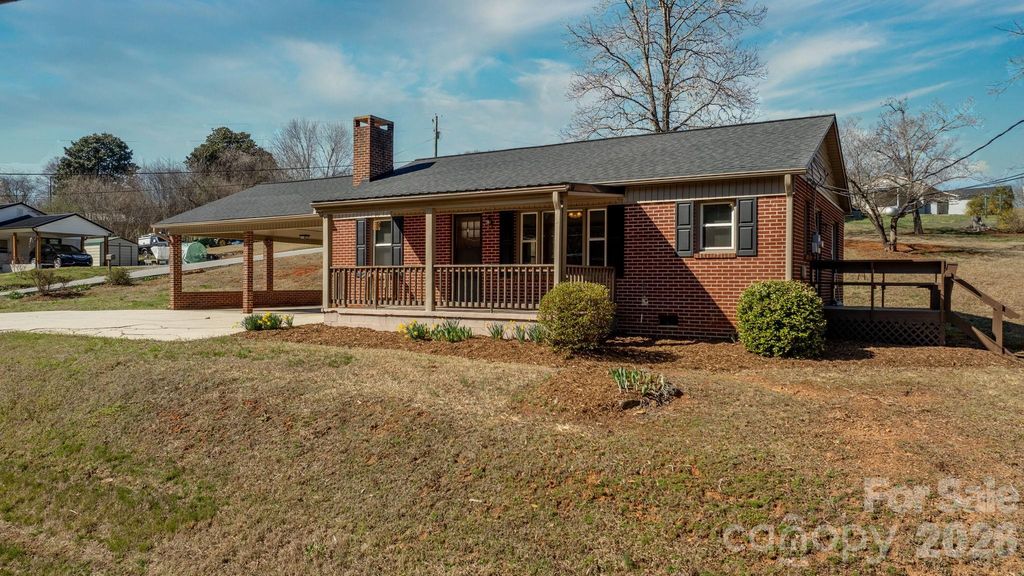 228 Holly Street, Hudson, NC 28638