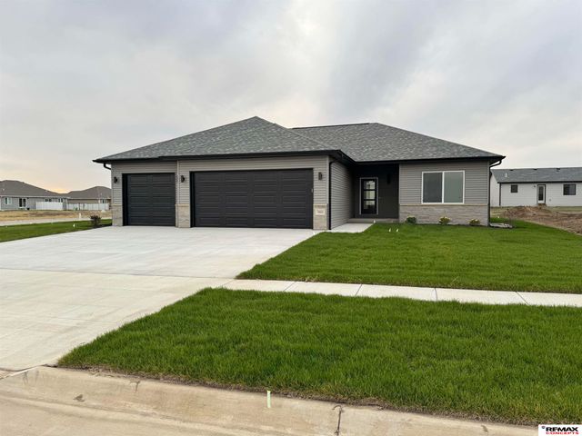 7601 Gulls Way, Lincoln, NE 68514