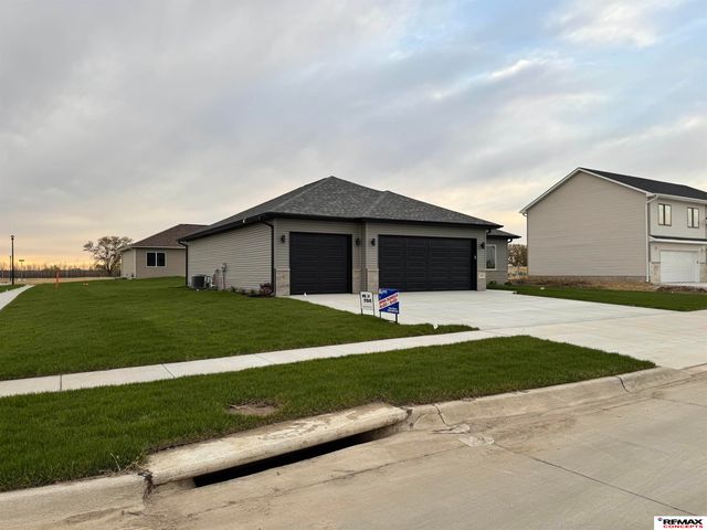 7601 Gulls Way, Lincoln, NE 68514