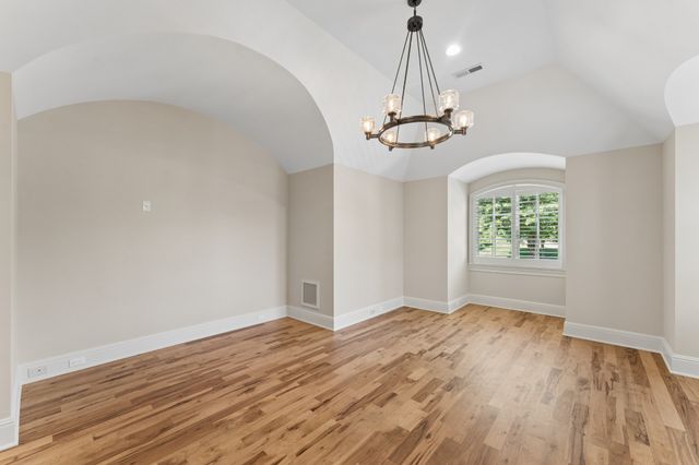 9 Oxmoor Ct, Brentwood, TN 37027