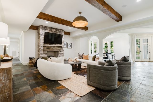 9 Oxmoor Ct, Brentwood, TN 37027