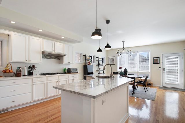 1215 W 33rd Street, Chicago, IL 60608