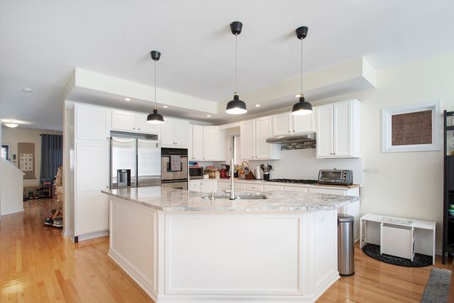 1215 W 33rd Street, Chicago, IL 60608