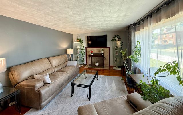 35 Long Terrace, Springfield, MA 01104