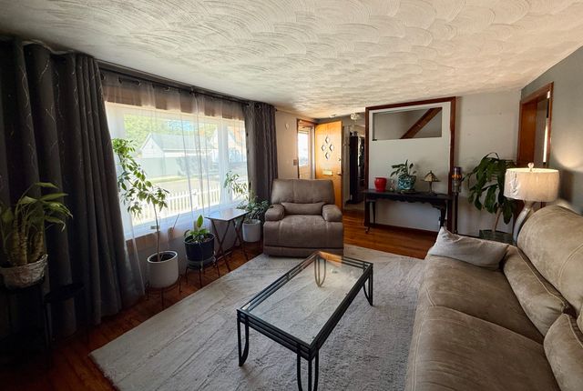 35 Long Terrace, Springfield, MA 01104