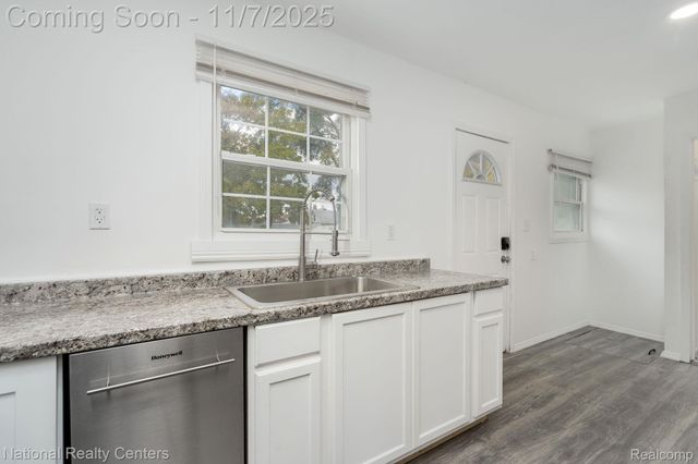 8104 Jackson Avenue, Warren, MI 48089