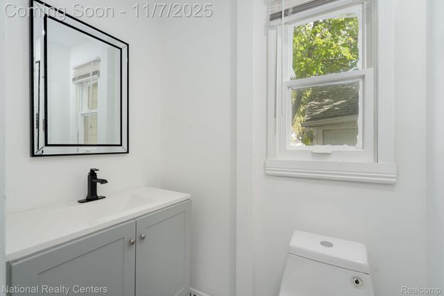 8104 Jackson Avenue, Warren, MI 48089