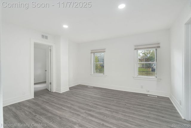 8104 Jackson Avenue, Warren, MI 48089