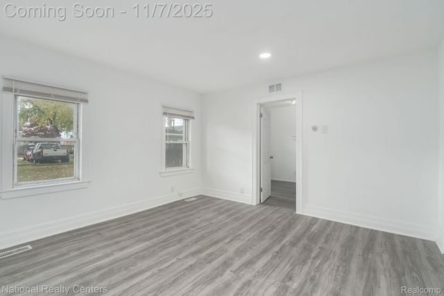 8104 Jackson Avenue, Warren, MI 48089