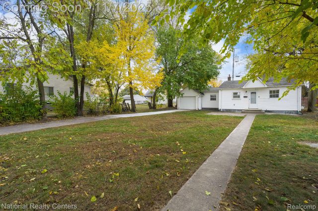 8104 Jackson Avenue, Warren, MI 48089