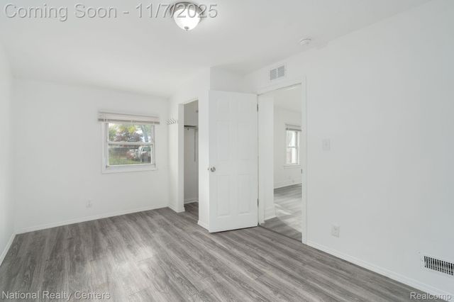 8104 Jackson Avenue, Warren, MI 48089