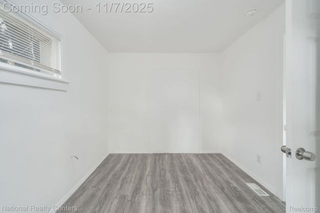 8104 Jackson Avenue, Warren, MI 48089