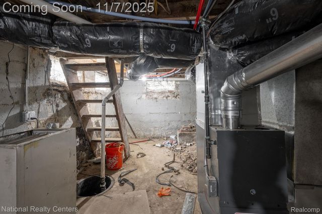 8104 Jackson Avenue, Warren, MI 48089