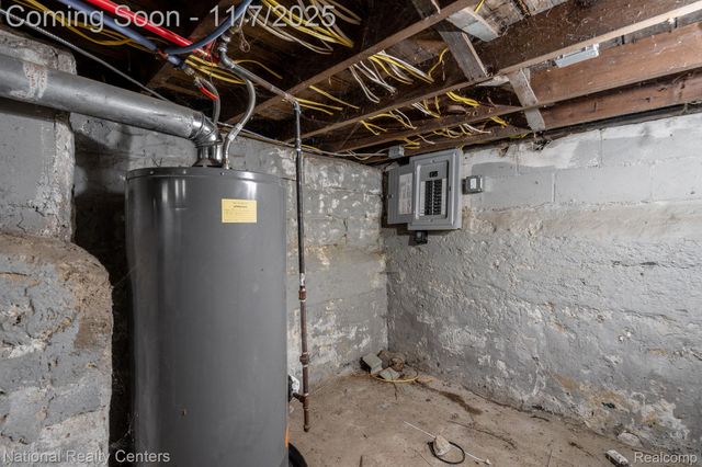 8104 Jackson Avenue, Warren, MI 48089